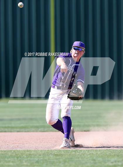 Thumbnail 1 in Bonham vs. Crandall (UIL 4A Region II Bi-District Playoff) photogallery.