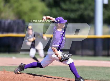 Thumbnail 2 in Bonham vs. Crandall (UIL 4A Region II Bi-District Playoff) photogallery.