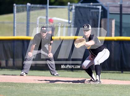 Thumbnail 1 in Bonham vs. Crandall (UIL 4A Region II Bi-District Playoff) photogallery.