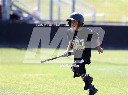 Thumbnail 2 in Bonham vs. Crandall (UIL 4A Region II Bi-District Playoff) photogallery.