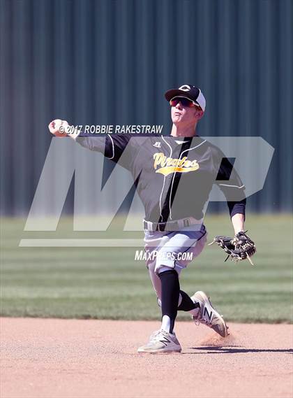 Thumbnail 2 in Bonham vs. Crandall (UIL 4A Region II Bi-District Playoff) photogallery.