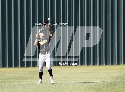 Thumbnail 3 in Bonham vs. Crandall (UIL 4A Region II Bi-District Playoff) photogallery.