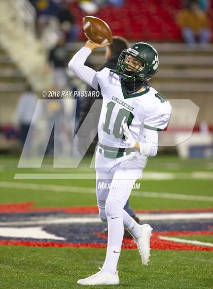 Thumbnail 3 in Lindenhurst vs. West Islip - Section XI Division II Finals photogallery.