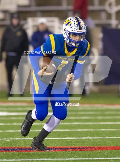 Thumbnail 2 in Lindenhurst vs. West Islip - Section XI Division II Finals photogallery.