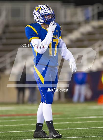 Thumbnail 3 in Lindenhurst vs. West Islip - Section XI Division II Finals photogallery.
