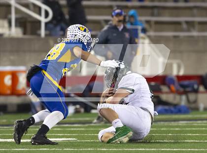 Thumbnail 1 in Lindenhurst vs. West Islip - Section XI Division II Finals photogallery.