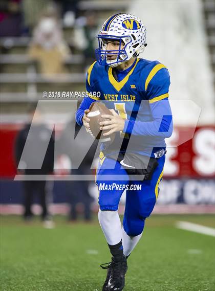 Thumbnail 2 in Lindenhurst vs. West Islip - Section XI Division II Finals photogallery.