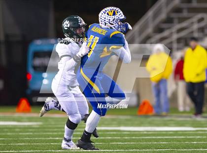 Thumbnail 3 in Lindenhurst vs. West Islip - Section XI Division II Finals photogallery.