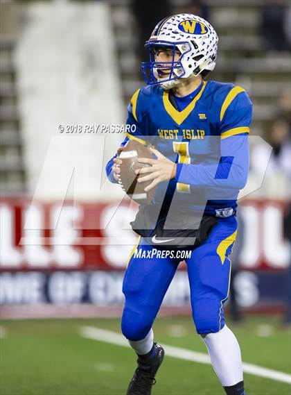 Thumbnail 2 in Lindenhurst vs. West Islip - Section XI Division II Finals photogallery.