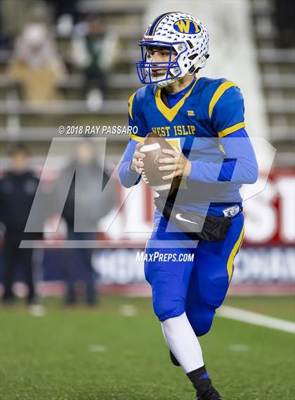 Thumbnail 3 in Lindenhurst vs. West Islip - Section XI Division II Finals photogallery.