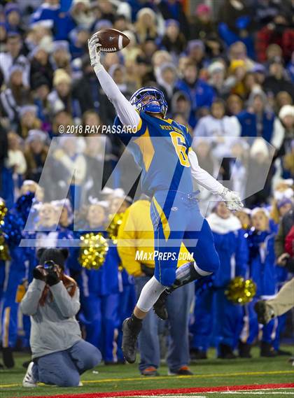 Thumbnail 2 in Lindenhurst vs. West Islip - Section XI Division II Finals photogallery.