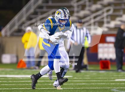 Thumbnail 3 in Lindenhurst vs. West Islip - Section XI Division II Finals photogallery.