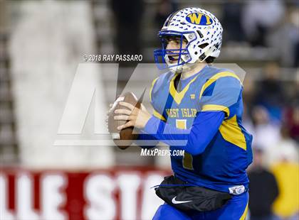 Thumbnail 3 in Lindenhurst vs. West Islip - Section XI Division II Finals photogallery.