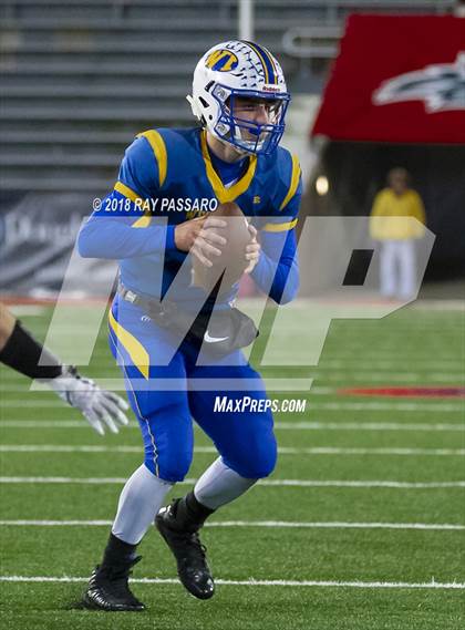 Thumbnail 2 in Lindenhurst vs. West Islip - Section XI Division II Finals photogallery.