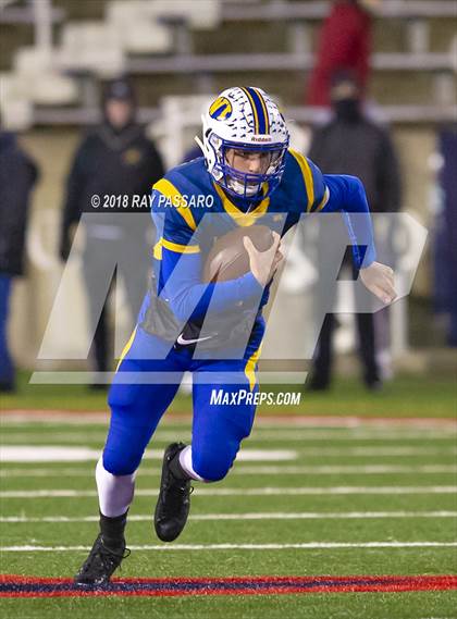 Thumbnail 3 in Lindenhurst vs. West Islip - Section XI Division II Finals photogallery.