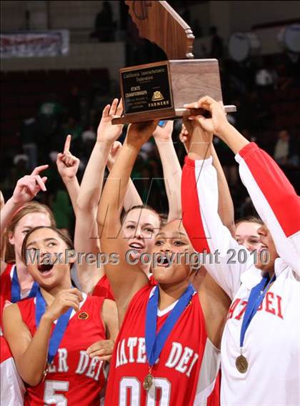 Thumbnail 3 in Carondelet vs. Mater Dei (CIF State D2 Final) photogallery.