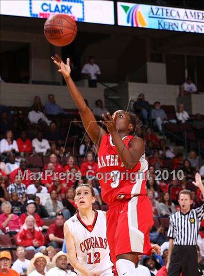 Thumbnail 3 in Carondelet vs. Mater Dei (CIF State D2 Final) photogallery.