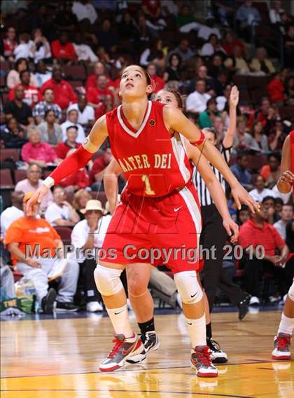 Thumbnail 3 in Carondelet vs. Mater Dei (CIF State D2 Final) photogallery.