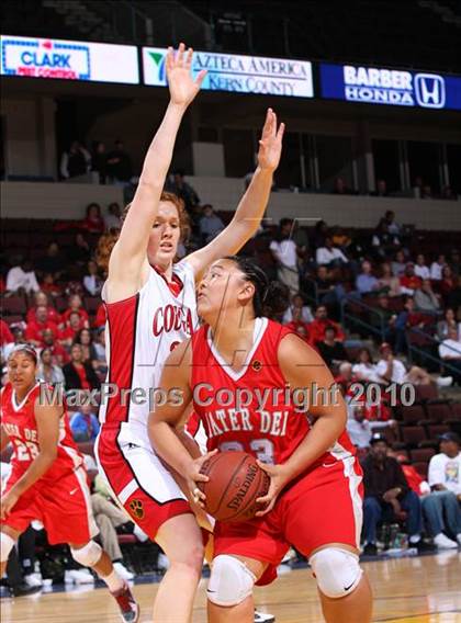 Thumbnail 3 in Carondelet vs. Mater Dei (CIF State D2 Final) photogallery.