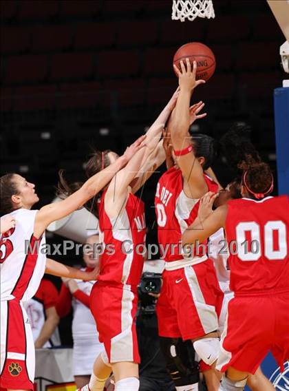 Thumbnail 1 in Carondelet vs. Mater Dei (CIF State D2 Final) photogallery.