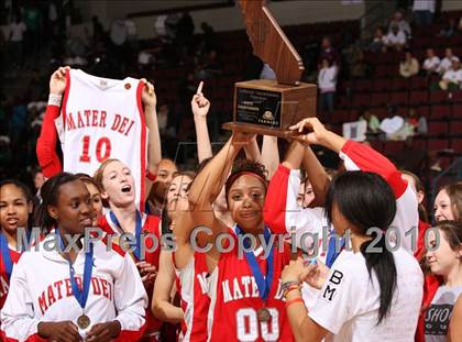 Thumbnail 1 in Carondelet vs. Mater Dei (CIF State D2 Final) photogallery.