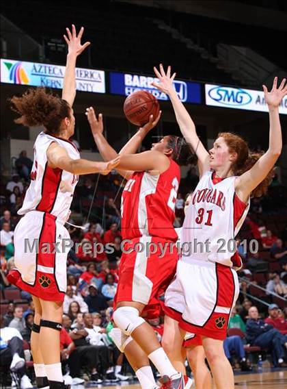 Thumbnail 3 in Carondelet vs. Mater Dei (CIF State D2 Final) photogallery.