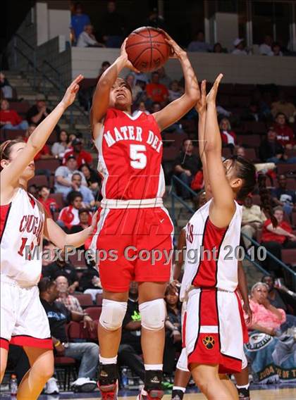 Thumbnail 3 in Carondelet vs. Mater Dei (CIF State D2 Final) photogallery.