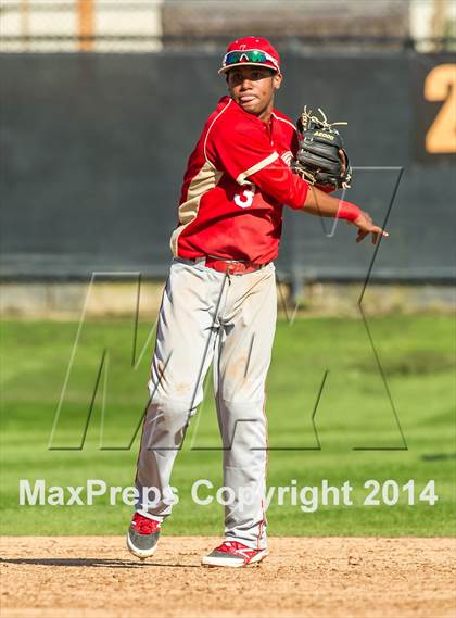 Thumbnail 2 in Orange Lutheran vs. Huntington Beach photogallery.