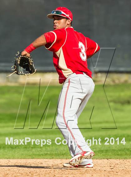 Thumbnail 3 in Orange Lutheran vs. Huntington Beach photogallery.