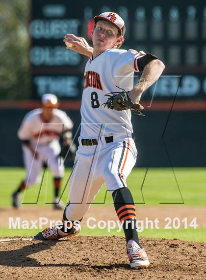 Thumbnail 3 in Orange Lutheran vs. Huntington Beach photogallery.