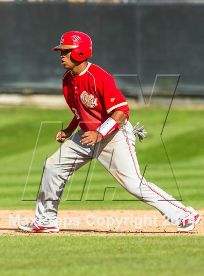 Thumbnail 3 in Orange Lutheran vs. Huntington Beach photogallery.