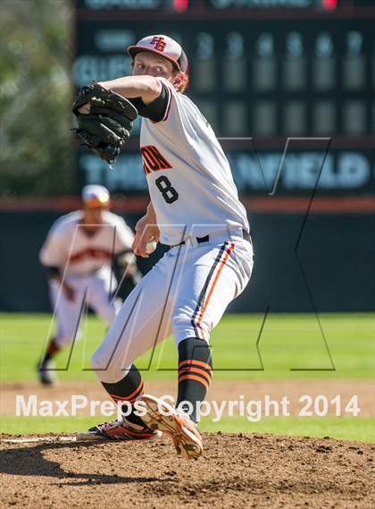 Thumbnail 2 in Orange Lutheran vs. Huntington Beach photogallery.