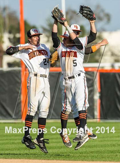Thumbnail 2 in Orange Lutheran vs. Huntington Beach photogallery.