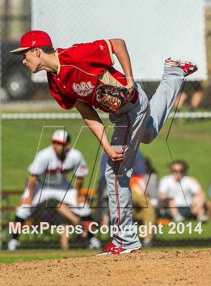 Thumbnail 2 in Orange Lutheran vs. Huntington Beach photogallery.