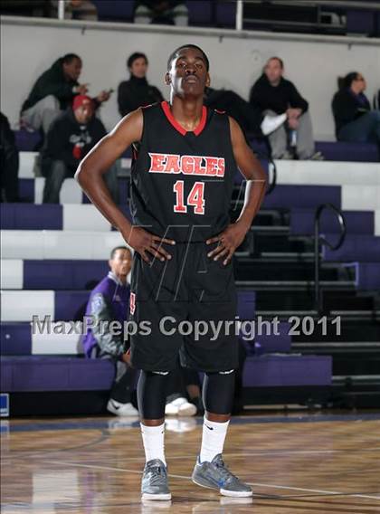 Thumbnail 2 in Kennedy vs. Dorsey (St. Hope Elite Classic) photogallery.