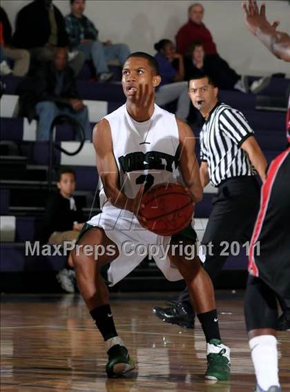 Thumbnail 1 in Kennedy vs. Dorsey (St. Hope Elite Classic) photogallery.