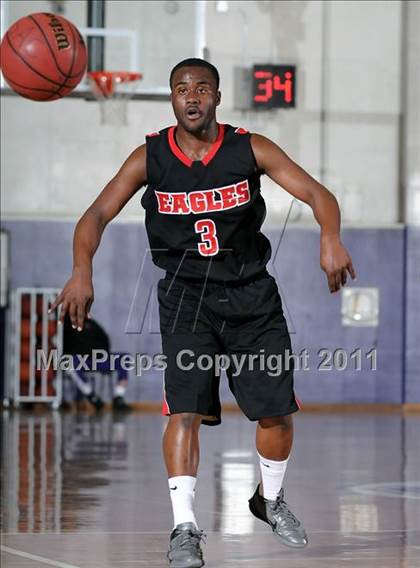 Thumbnail 1 in Kennedy vs. Dorsey (St. Hope Elite Classic) photogallery.