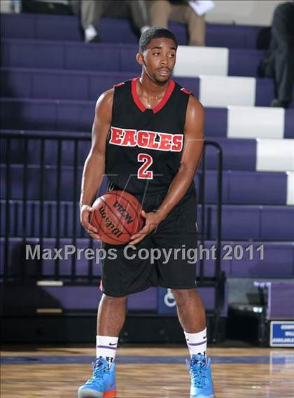 Thumbnail 3 in Kennedy vs. Dorsey (St. Hope Elite Classic) photogallery.