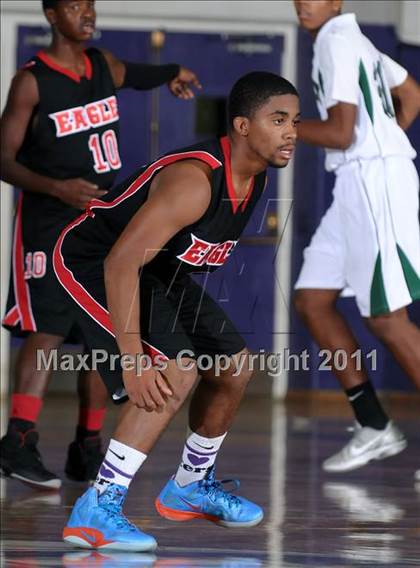 Thumbnail 1 in Kennedy vs. Dorsey (St. Hope Elite Classic) photogallery.