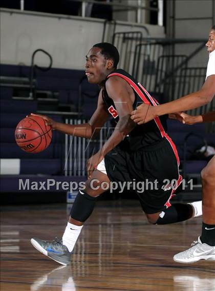 Thumbnail 3 in Kennedy vs. Dorsey (St. Hope Elite Classic) photogallery.