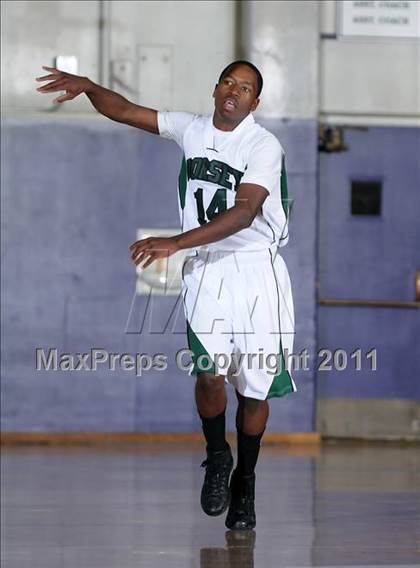 Thumbnail 3 in Kennedy vs. Dorsey (St. Hope Elite Classic) photogallery.