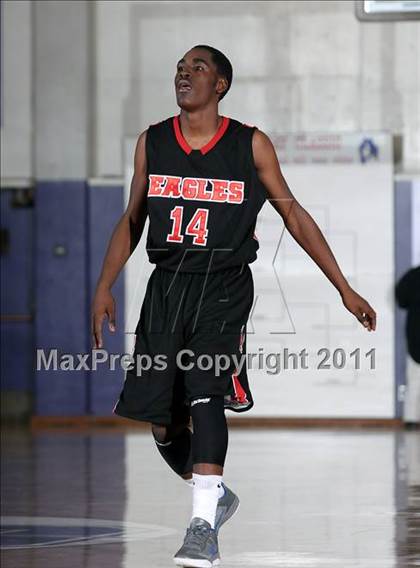 Thumbnail 1 in Kennedy vs. Dorsey (St. Hope Elite Classic) photogallery.