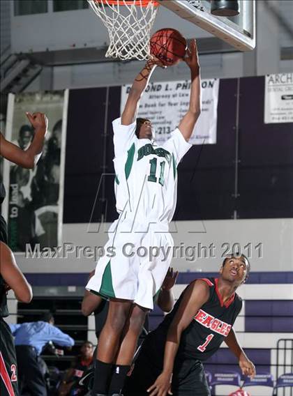 Thumbnail 2 in Kennedy vs. Dorsey (St. Hope Elite Classic) photogallery.