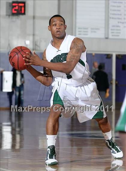 Thumbnail 3 in Kennedy vs. Dorsey (St. Hope Elite Classic) photogallery.