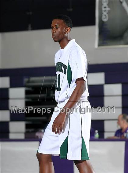 Thumbnail 2 in Kennedy vs. Dorsey (St. Hope Elite Classic) photogallery.