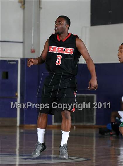 Thumbnail 3 in Kennedy vs. Dorsey (St. Hope Elite Classic) photogallery.