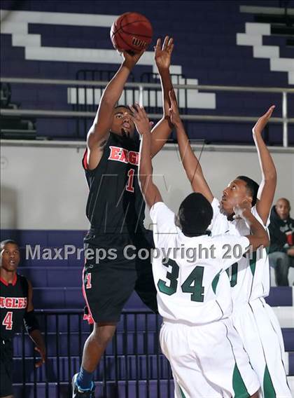 Thumbnail 2 in Kennedy vs. Dorsey (St. Hope Elite Classic) photogallery.