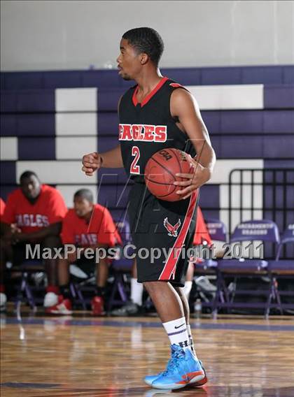 Thumbnail 3 in Kennedy vs. Dorsey (St. Hope Elite Classic) photogallery.