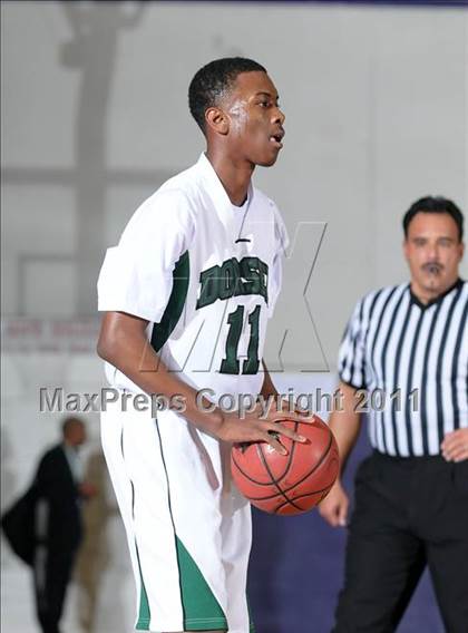 Thumbnail 3 in Kennedy vs. Dorsey (St. Hope Elite Classic) photogallery.