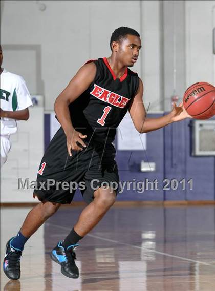 Thumbnail 3 in Kennedy vs. Dorsey (St. Hope Elite Classic) photogallery.